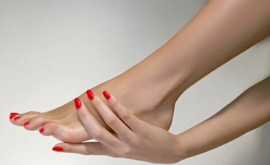 Pełna regeneracja paznokci po zastosowaniu lakieru do paznokci zajmie dużo czasu. 